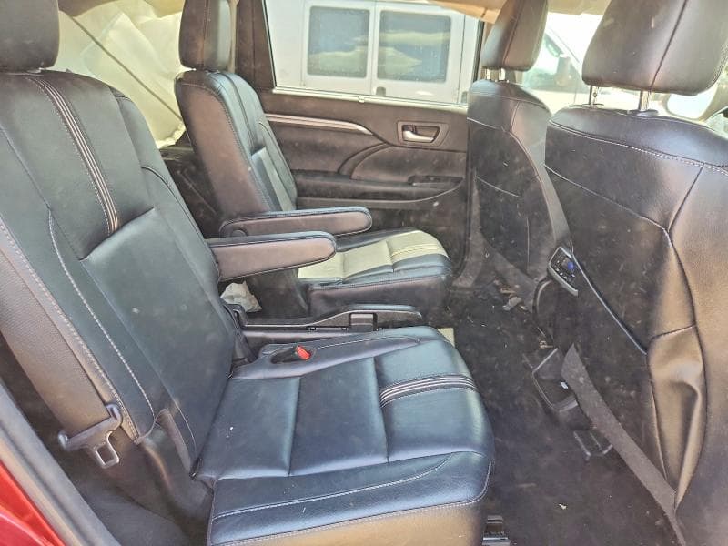 2017 TOYOTA HIGHLANDER SE 11