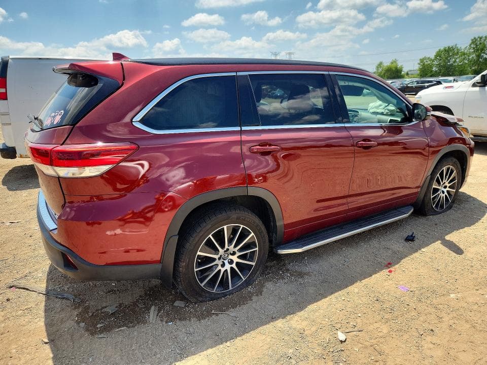 2017 TOYOTA HIGHLANDER SE 3