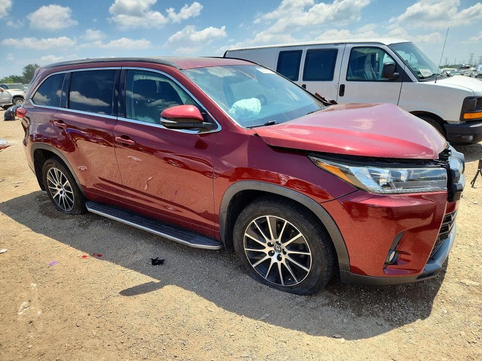 2017 TOYOTA HIGHLANDER SE 4