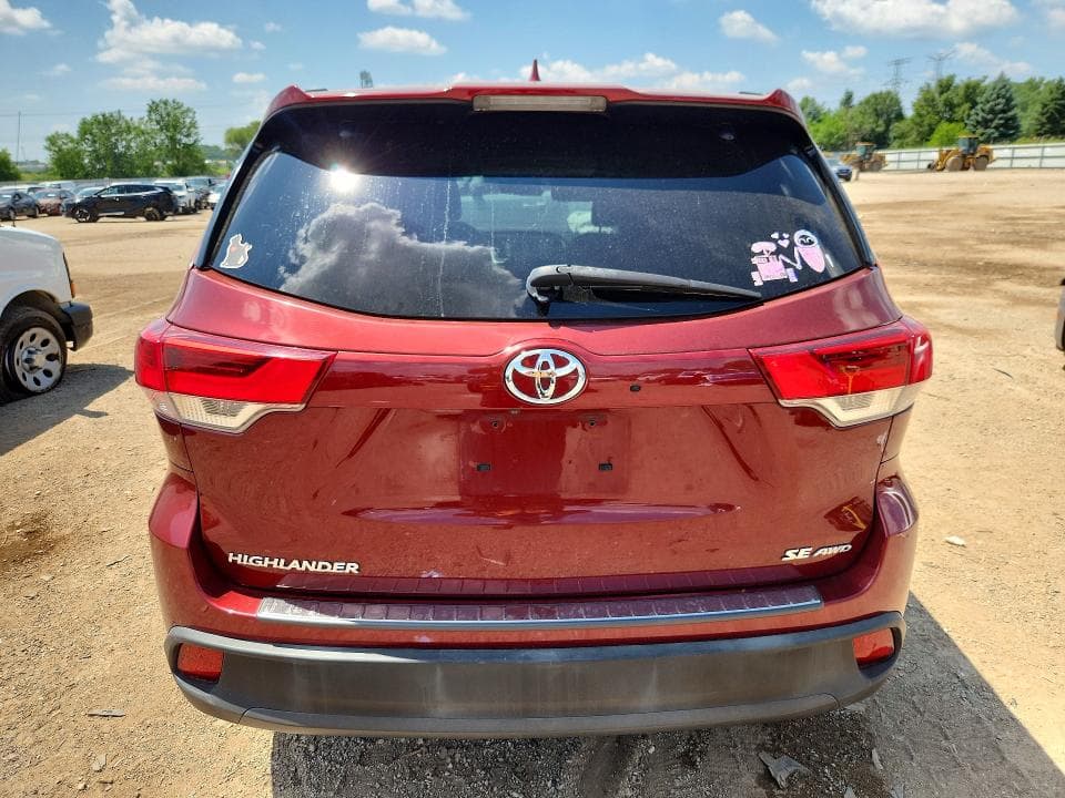 2017 TOYOTA HIGHLANDER SE 6
