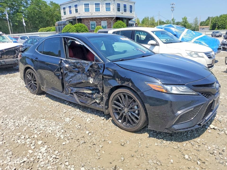 2022 TOYOTA CAMRY XSE 4
