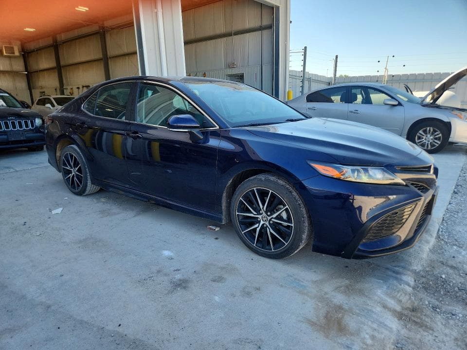 2022 TOYOTA CAMRY SE 4
