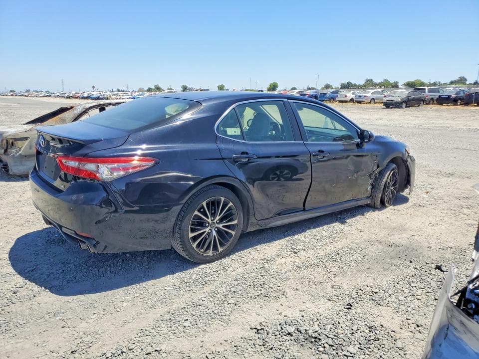2018 TOYOTA CAMRY SE 3