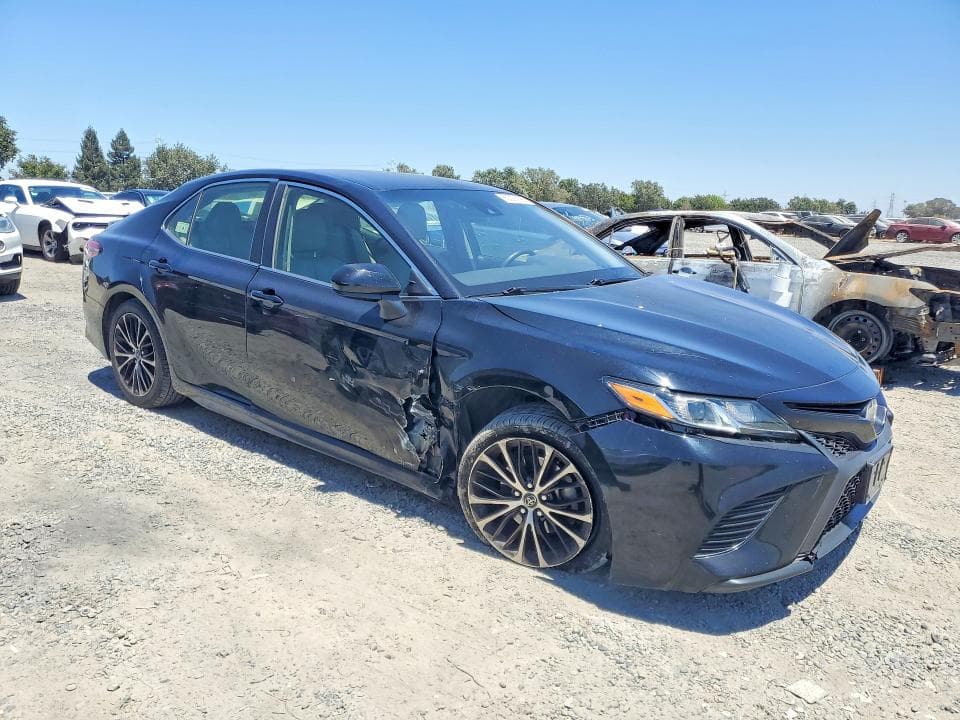 2018 TOYOTA CAMRY SE 4