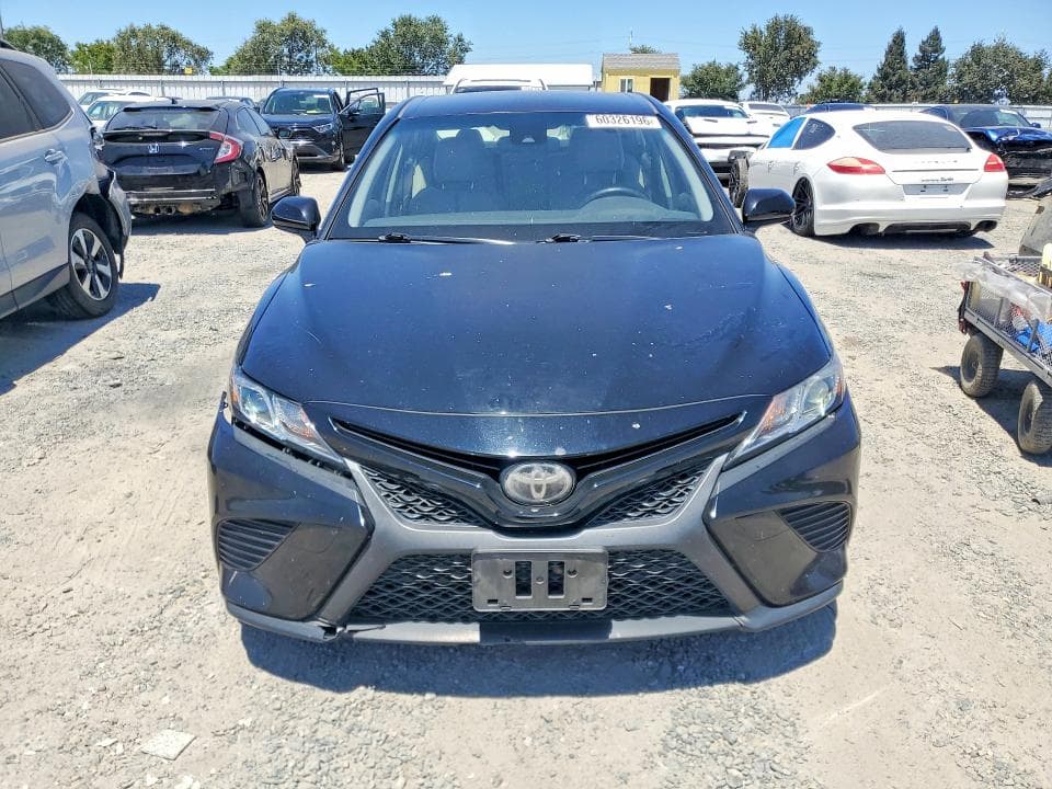 2018 TOYOTA CAMRY SE 5