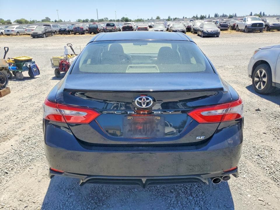 2018 TOYOTA CAMRY SE 6