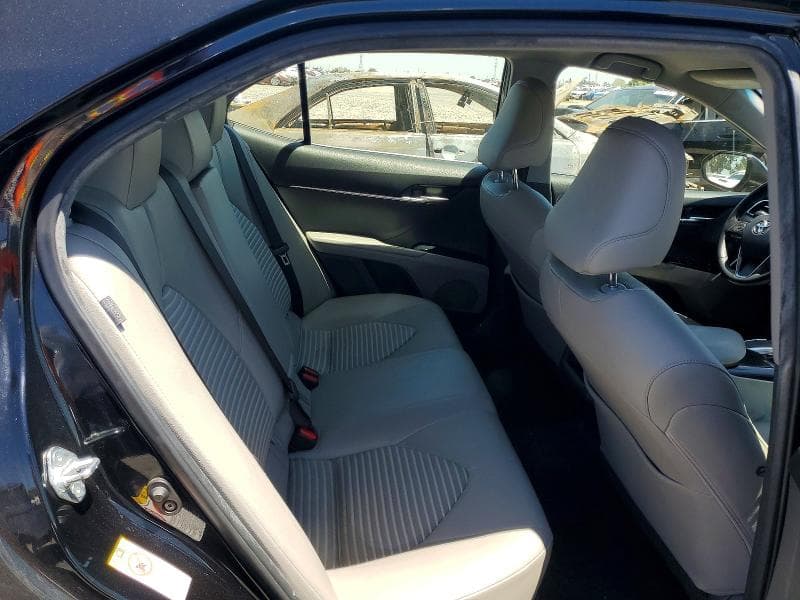 2018 TOYOTA CAMRY SE 10