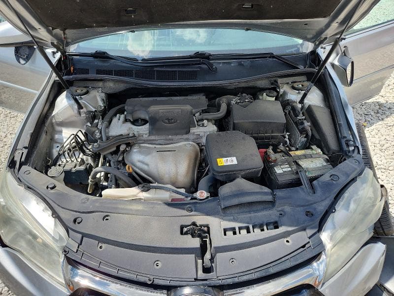 2017 TOYOTA CAMRY SE 11