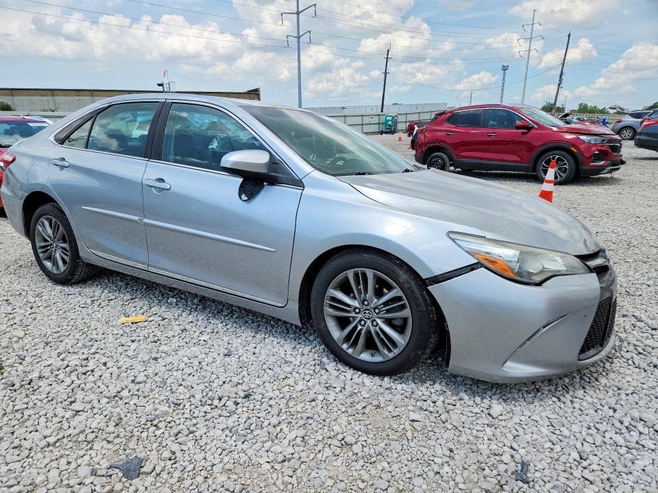 2017 TOYOTA CAMRY SE 4