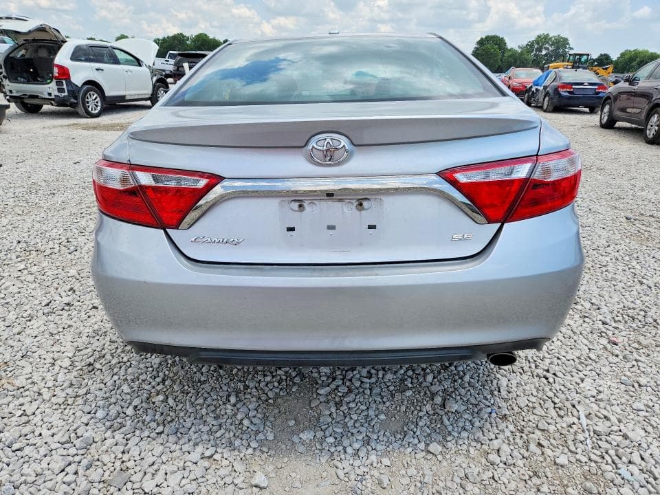 2017 TOYOTA CAMRY SE 6