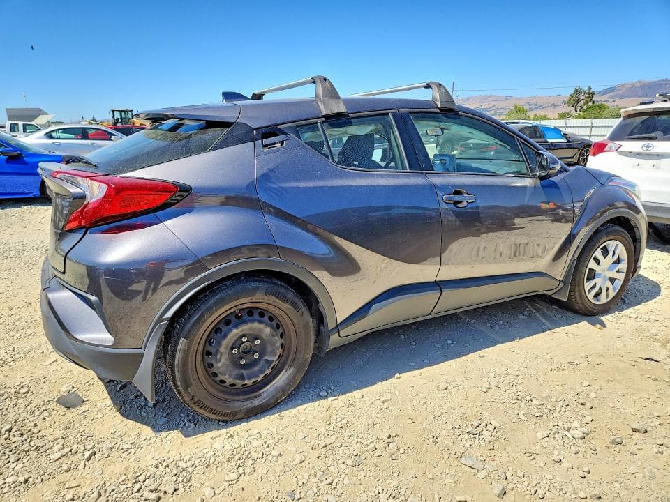 2021 TOYOTA C-HR LE 3