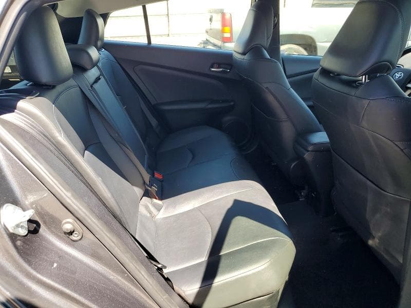 2017 TOYOTA PRIUS THREE TOURING 10