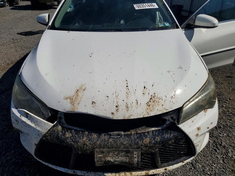 2017 TOYOTA CAMRY SE 11
