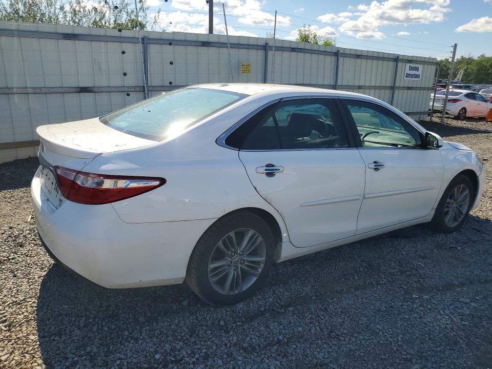 2017 TOYOTA CAMRY SE 3