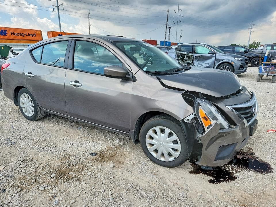 2017 NISSAN VERSA 1.6 SV 4