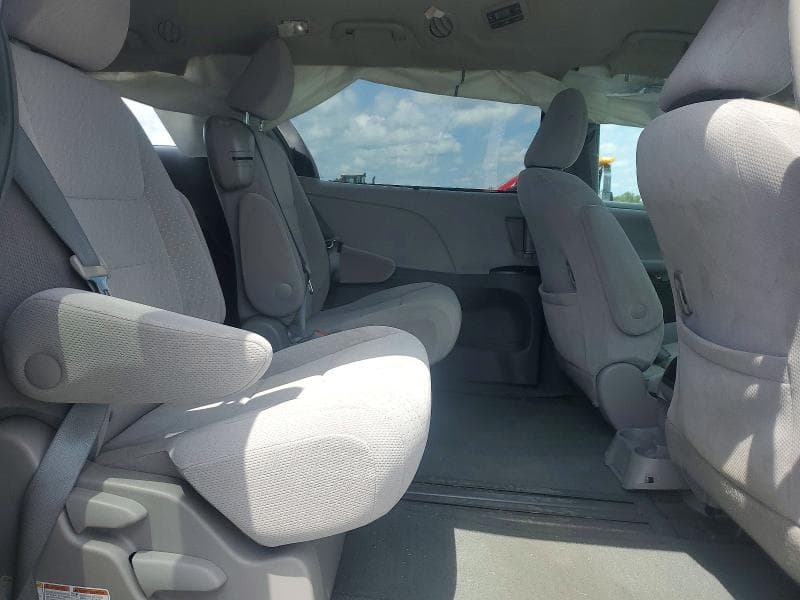 2017 TOYOTA SIENNA LE LE 11