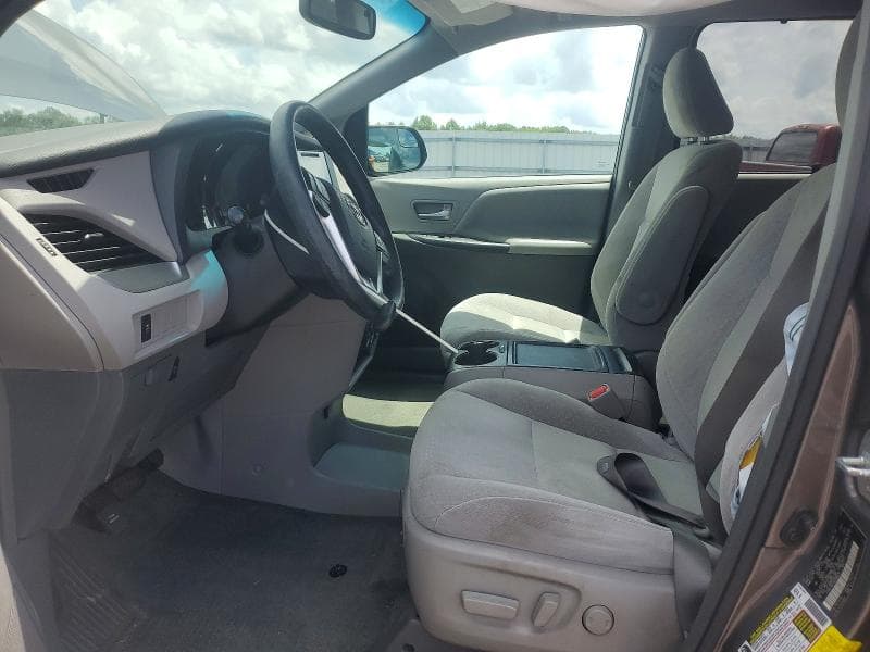 2017 TOYOTA SIENNA LE LE 7