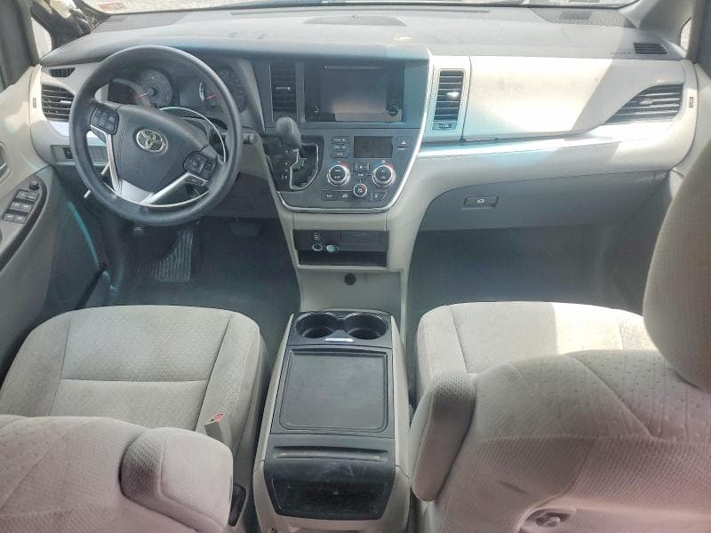 2017 TOYOTA SIENNA LE LE 8