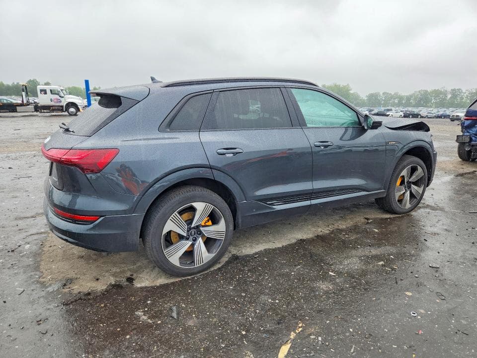 2022 AUDI E-TRON PREMIUM PLUS 3