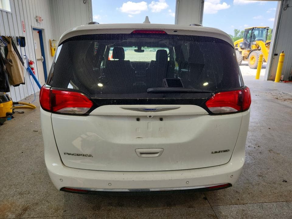 2018 CHRYSLER PACIFICA LIMITED 6