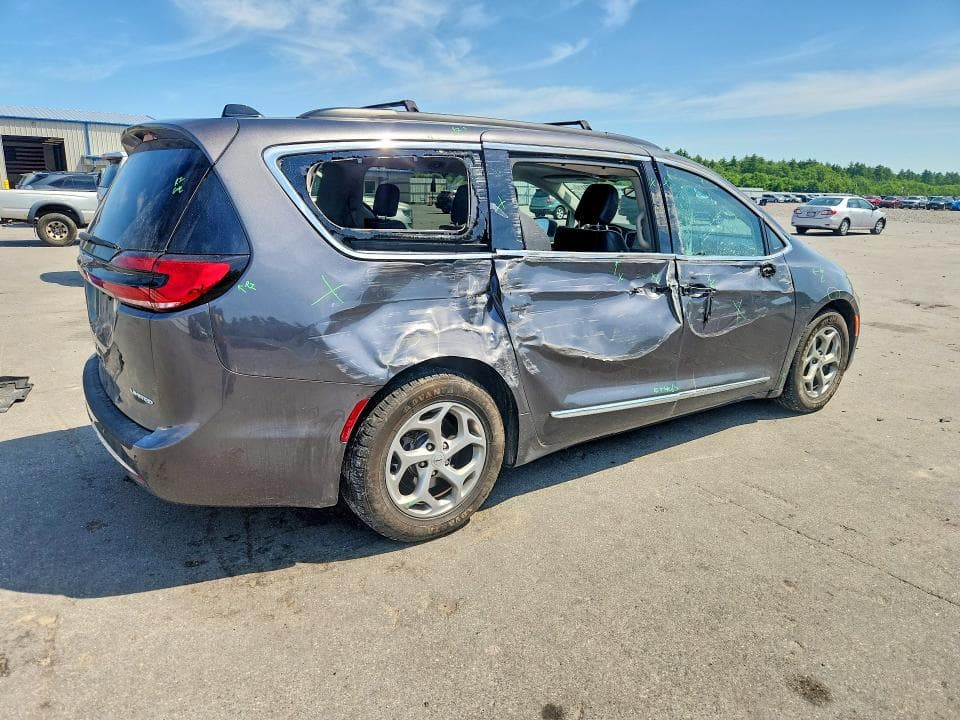 2023 CHRYSLER PACIFICA LIMITED 3