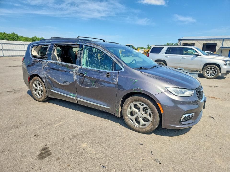 2023 CHRYSLER PACIFICA LIMITED 4