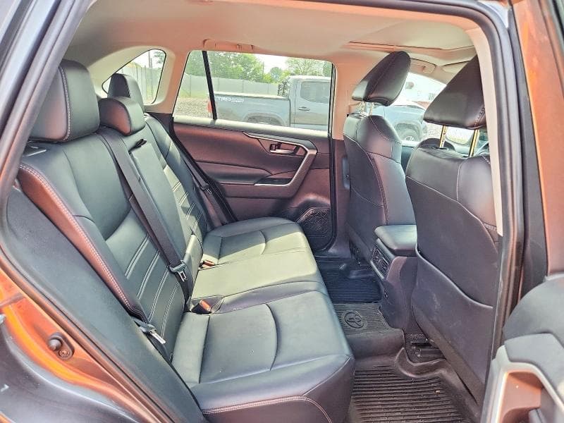 2020 TOYOTA RAV4 XLE PREMIUM 10