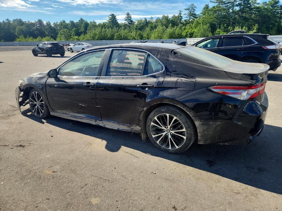 2019 TOYOTA CAMRY SE 2