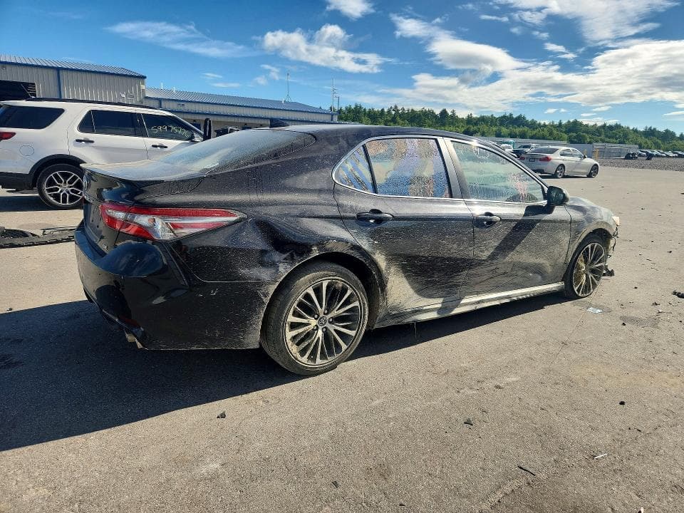 2019 TOYOTA CAMRY SE 3