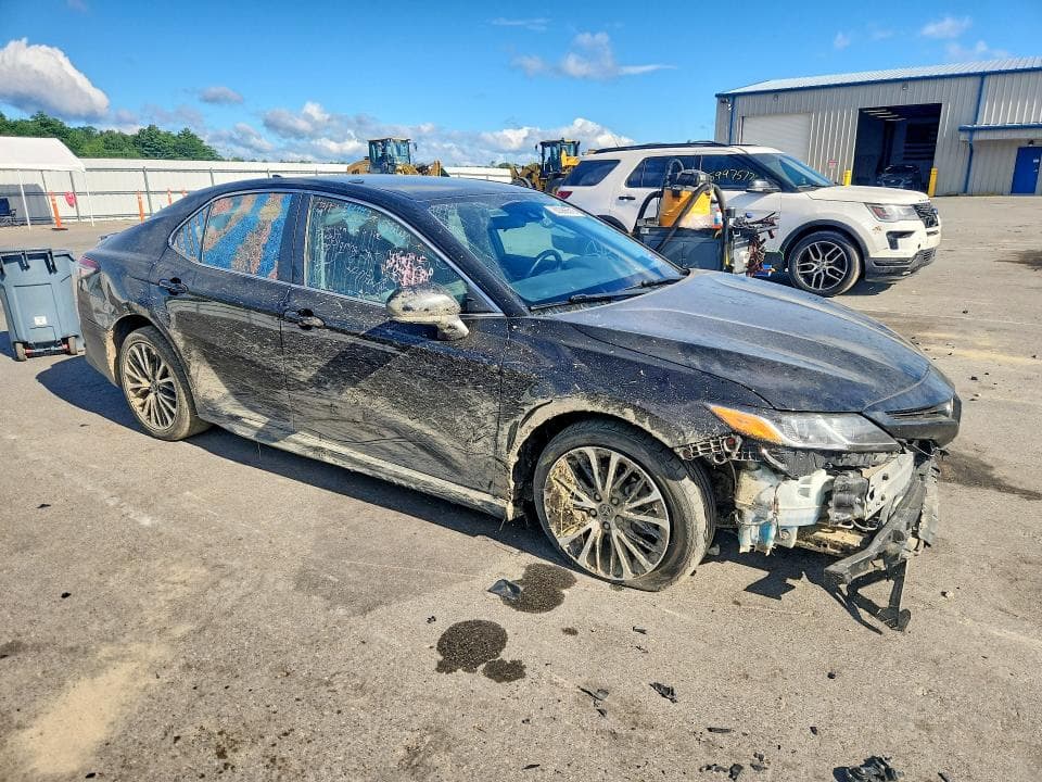 2019 TOYOTA CAMRY SE 4
