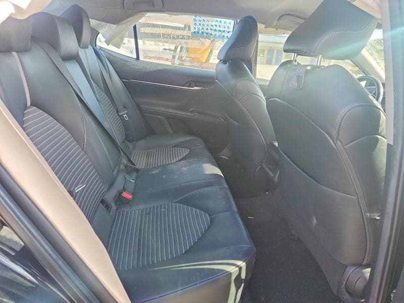 2019 TOYOTA CAMRY SE 10