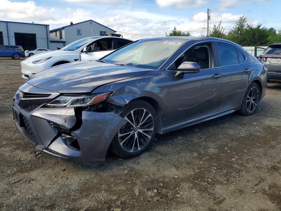 2018 TOYOTA CAMRY SE 1