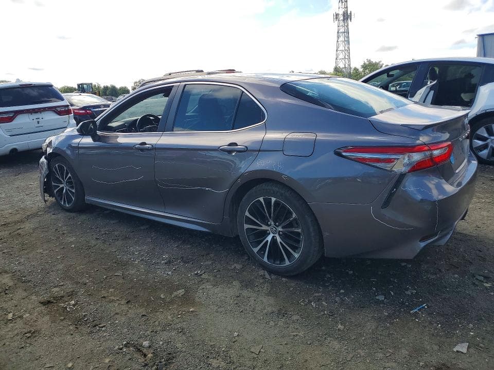 2018 TOYOTA CAMRY SE 2