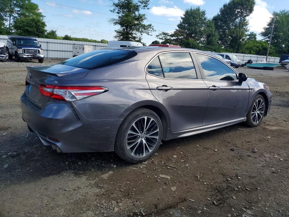 2018 TOYOTA CAMRY SE 3
