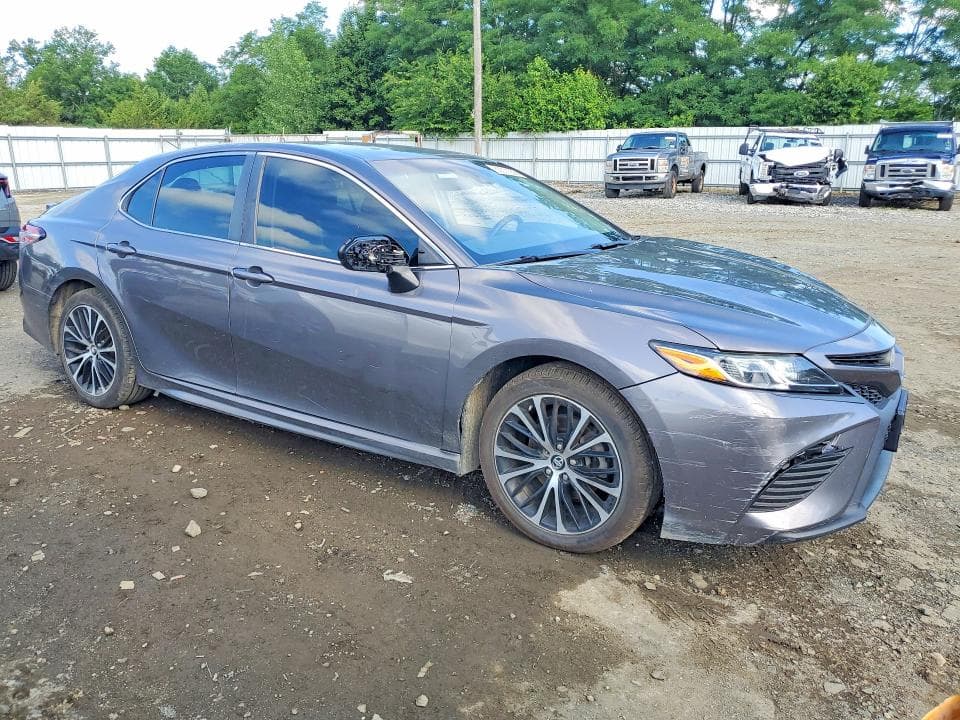 2018 TOYOTA CAMRY SE 4