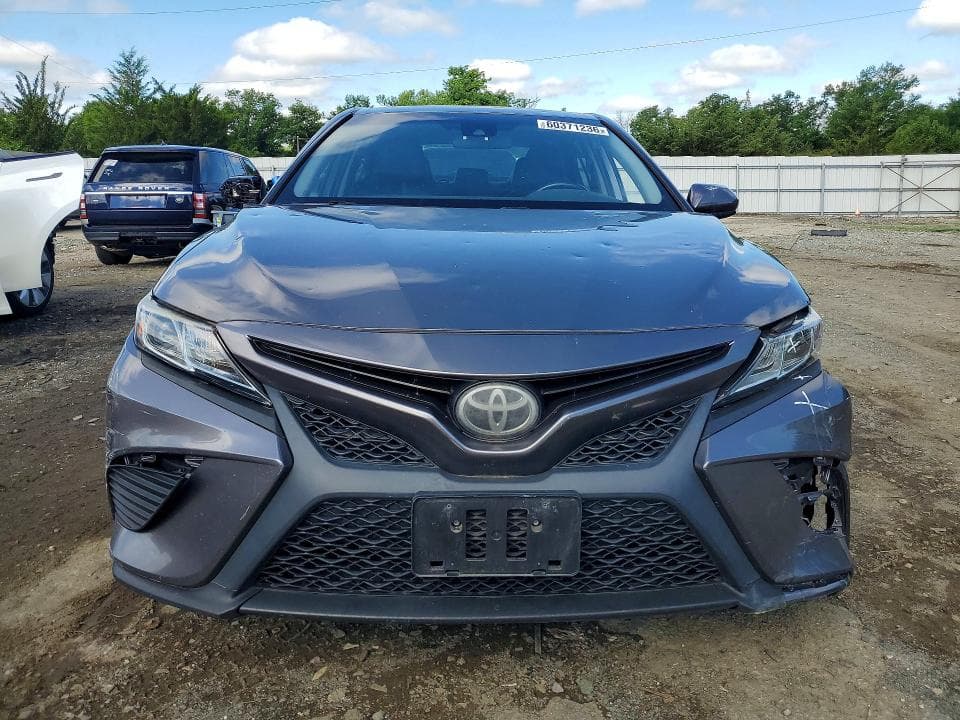 2018 TOYOTA CAMRY SE 5
