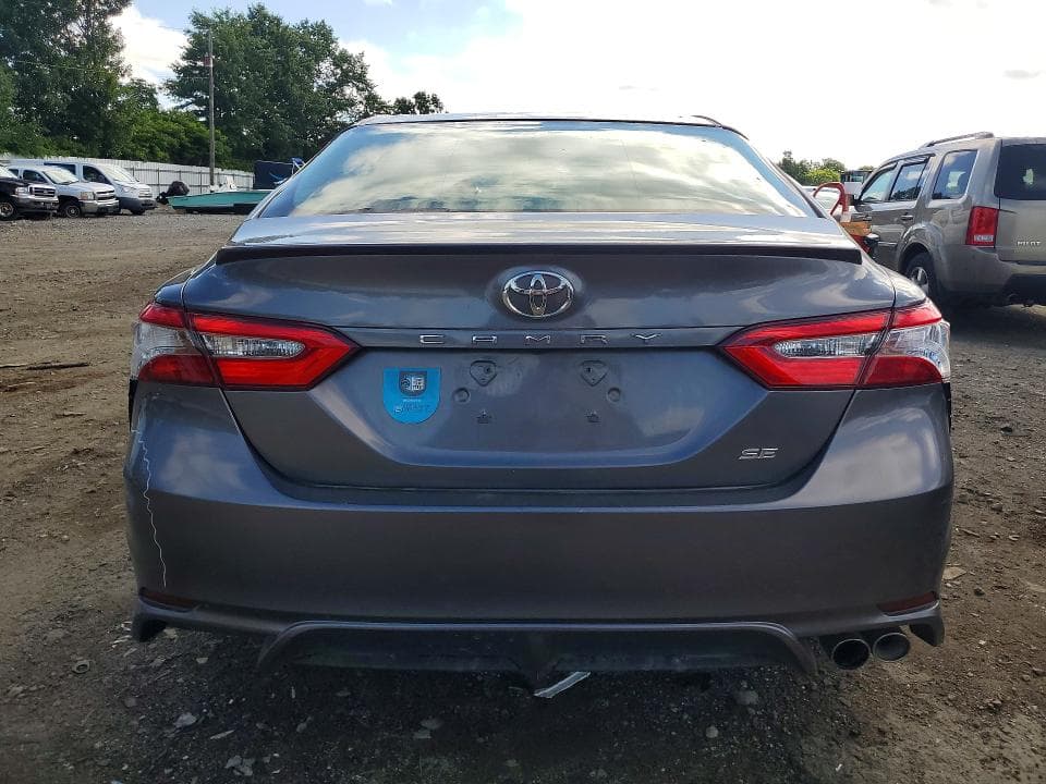 2018 TOYOTA CAMRY SE 6