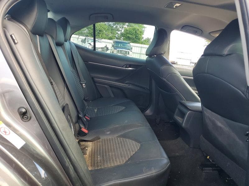 2018 TOYOTA CAMRY SE 10