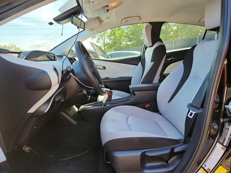 2020 TOYOTA PRIUS LE 7