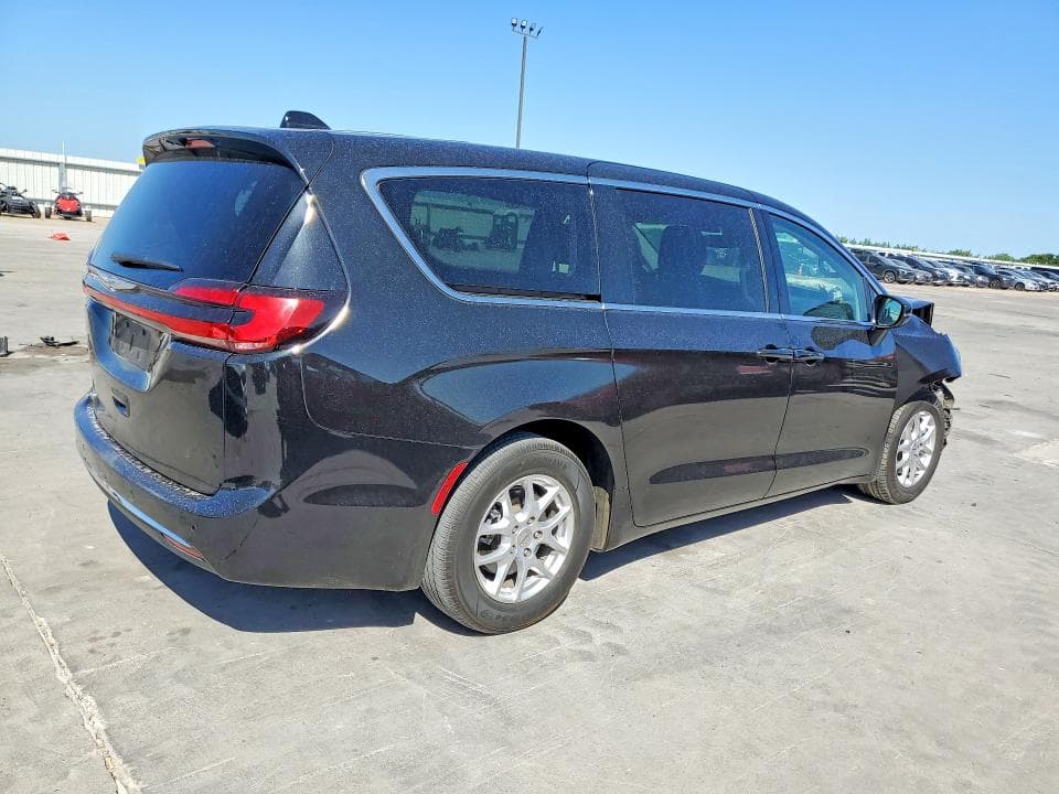 2023 CHRYSLER PACIFICA TOURING L 3