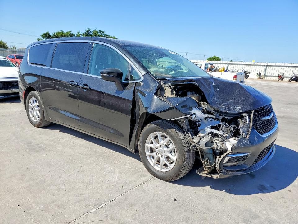 2023 CHRYSLER PACIFICA TOURING L 4