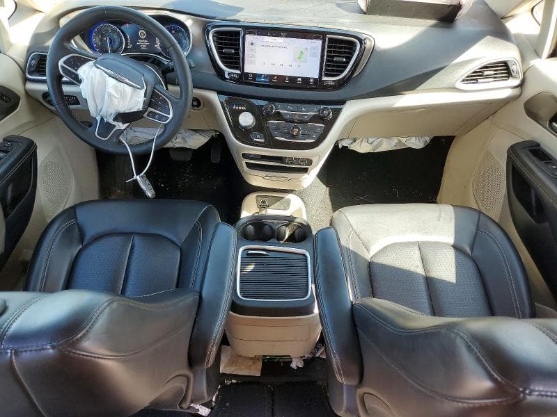 2023 CHRYSLER PACIFICA TOURING L 8