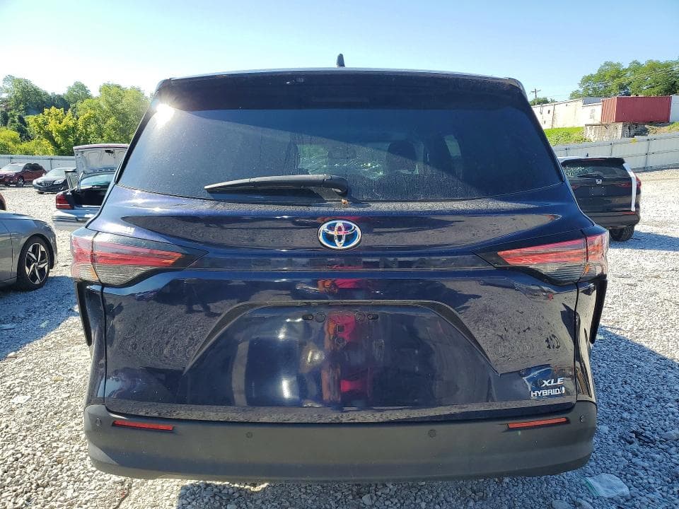 2022 TOYOTA SIENNA XLE 6