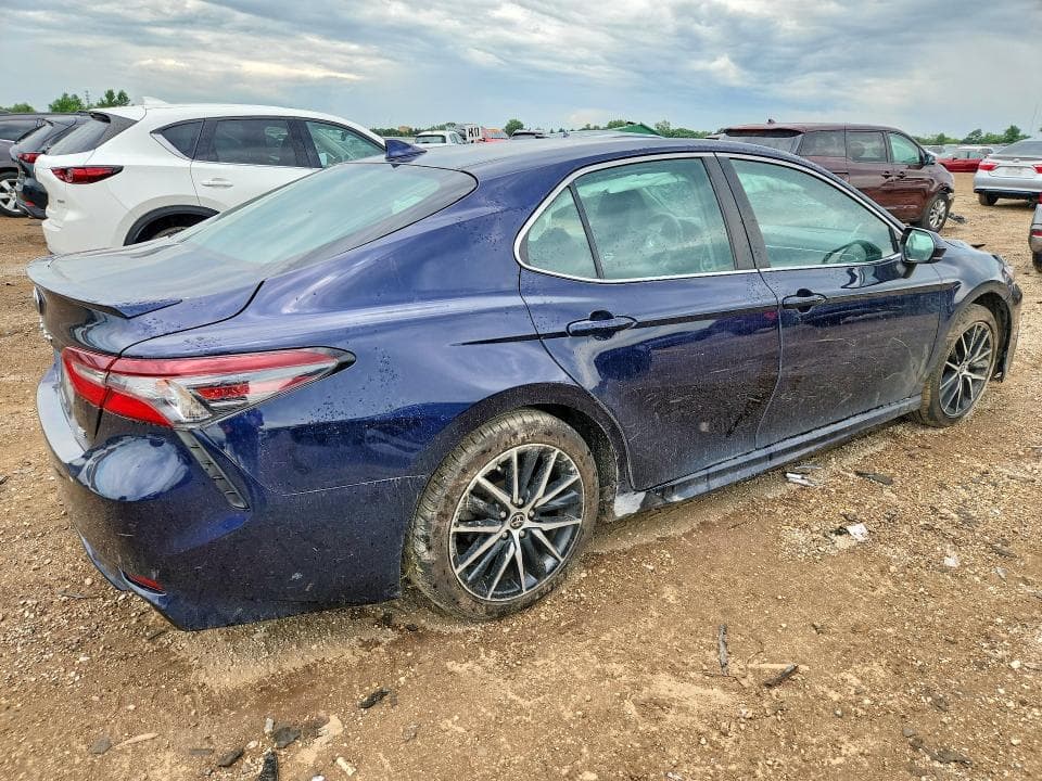 2021 TOYOTA CAMRY SE 3