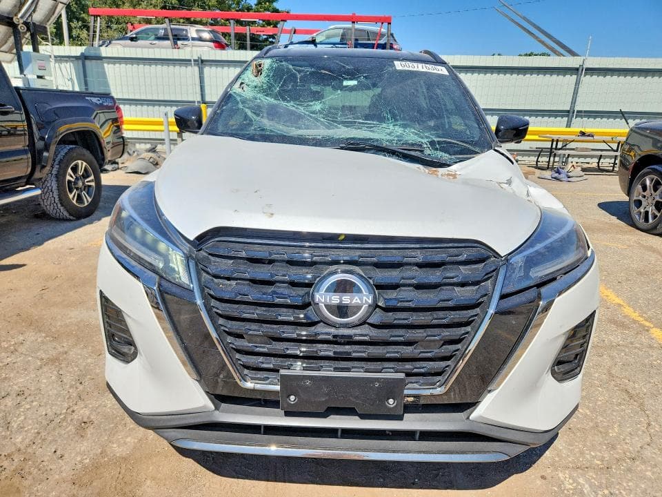 2023 NISSAN KICKS SR 5