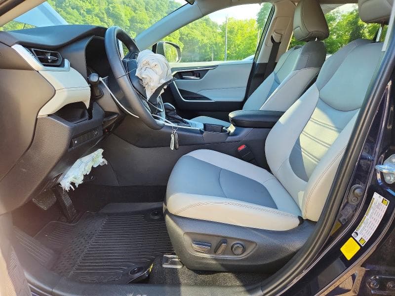2025 TOYOTA RAV4 XLE PREMIUM XLE PREMIUM 8