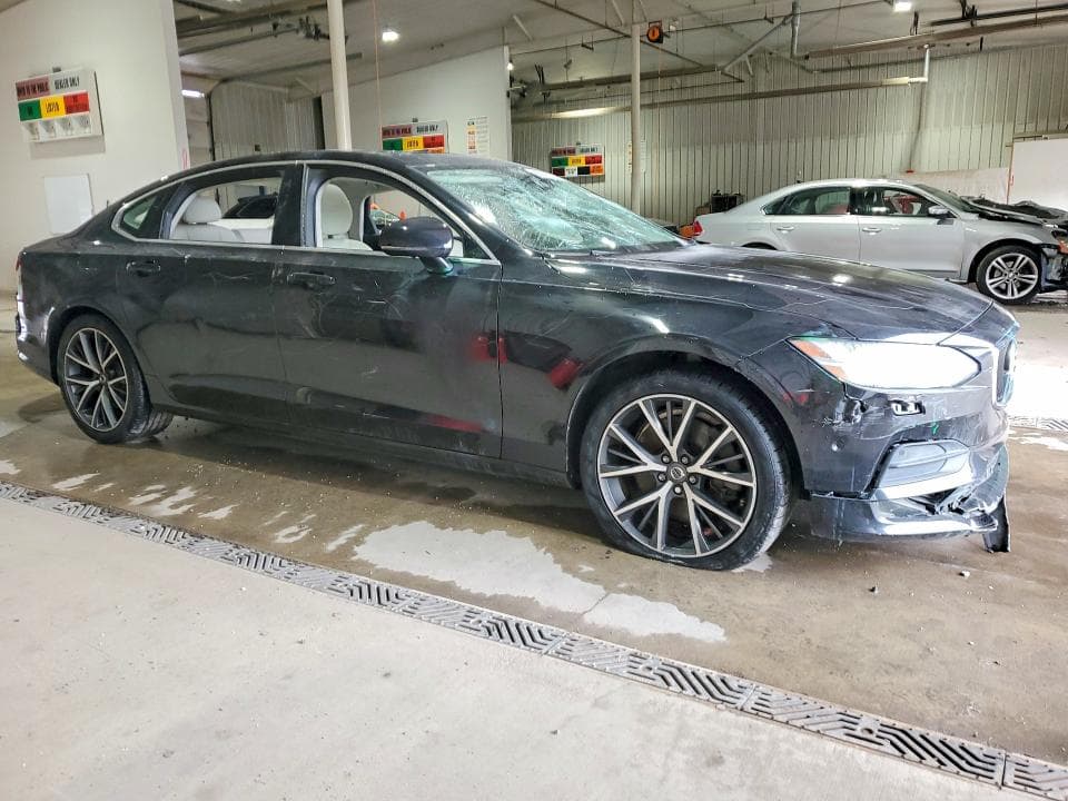 2018 VOLVO S90 T6 MOMENTUM T6 MOMENTUM 4