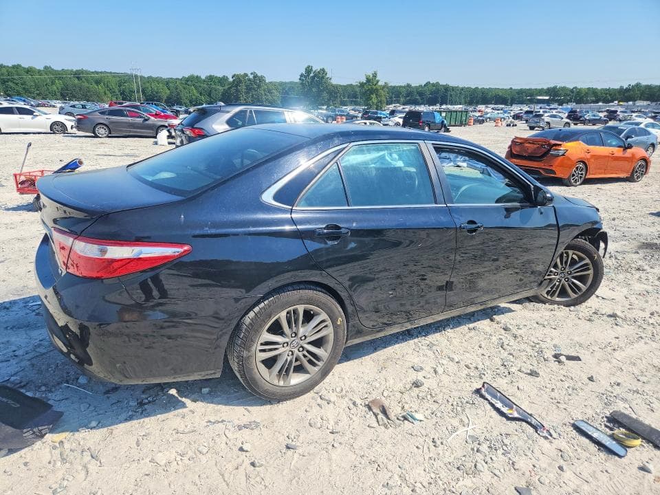 2017 TOYOTA CAMRY SE 3