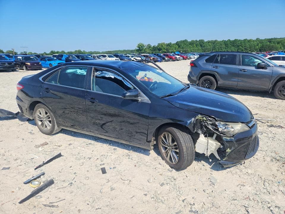 2017 TOYOTA CAMRY SE 4