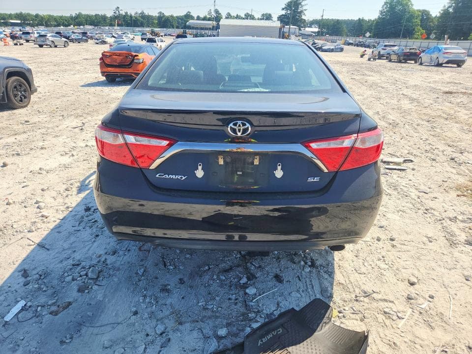 2017 TOYOTA CAMRY SE 6